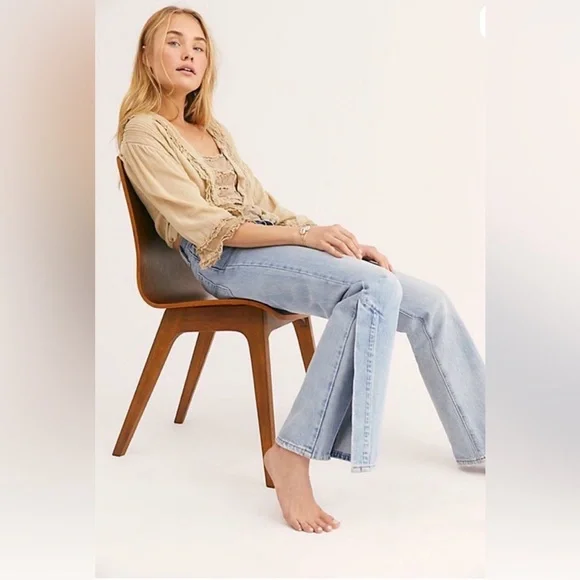 Levi’s NWT Ribcage Split Flare Jeans Size 27 x 32 - Picture 2 of 12